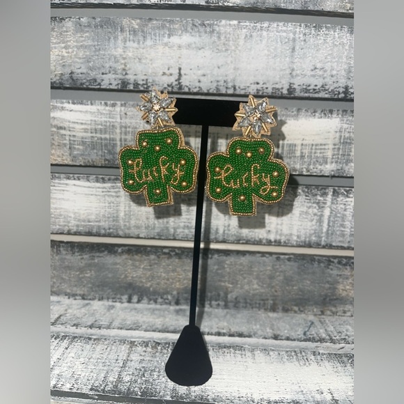 ☘️”Lucky” Shamrock Statement Earrings☘️ - Picture 1 of 1